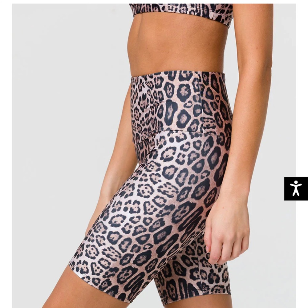 Onzie leopard bike shorts - Picture 6 of 13